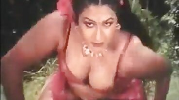 భ్రమ కలిగించే తల్లి తెలుగు న్యూ సెక్స్ ఫిలిం కొడుకు యొక్క ఉత్తమ స్నేహితుడిని బ్లోస్ చేస్తుంది