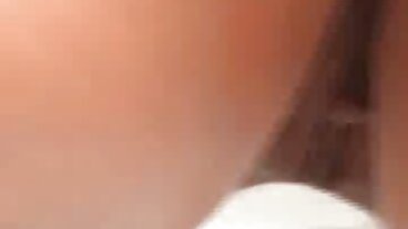 విలాసవంతమైన నల్లటి జుట్టు గల స్త్రీ లూసియా నీటో తన సెక్స్ తెలుగు ఫిలిం పుస్సీని ఒక పెద్ద-డికెడ్ స్టడ్‌తో గట్టిగా దున్నింది
